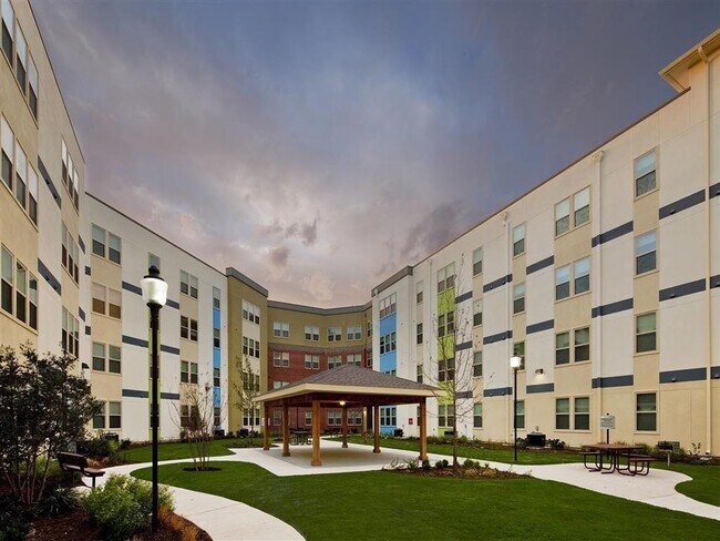 Foto del edificio - 703 N San Marcos