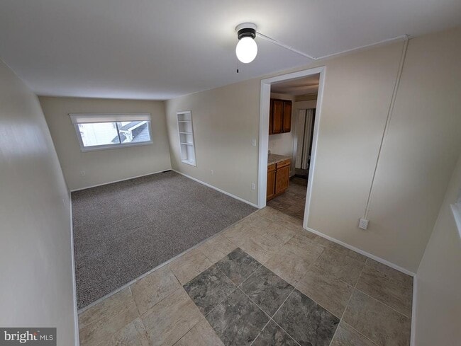 Building Photo - 30 W Roland Rd