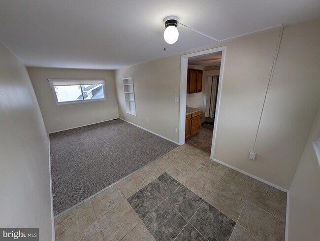 Foto del edificio - 30 W Roland Rd