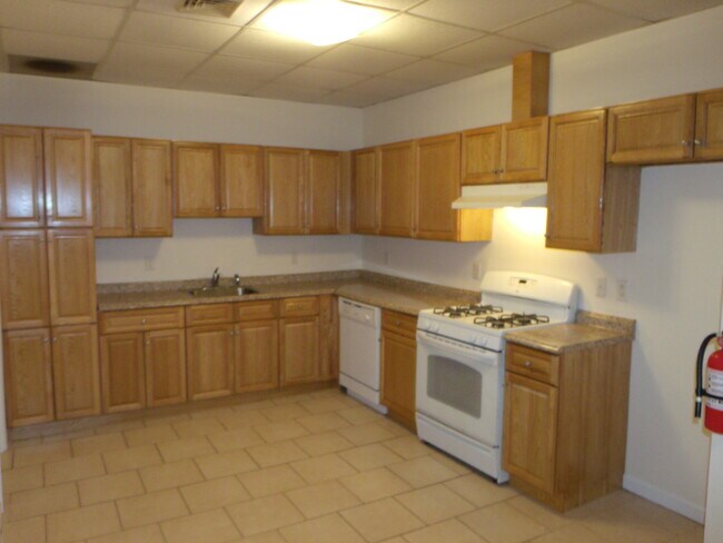 Building Photo - 146 Midland Ave
