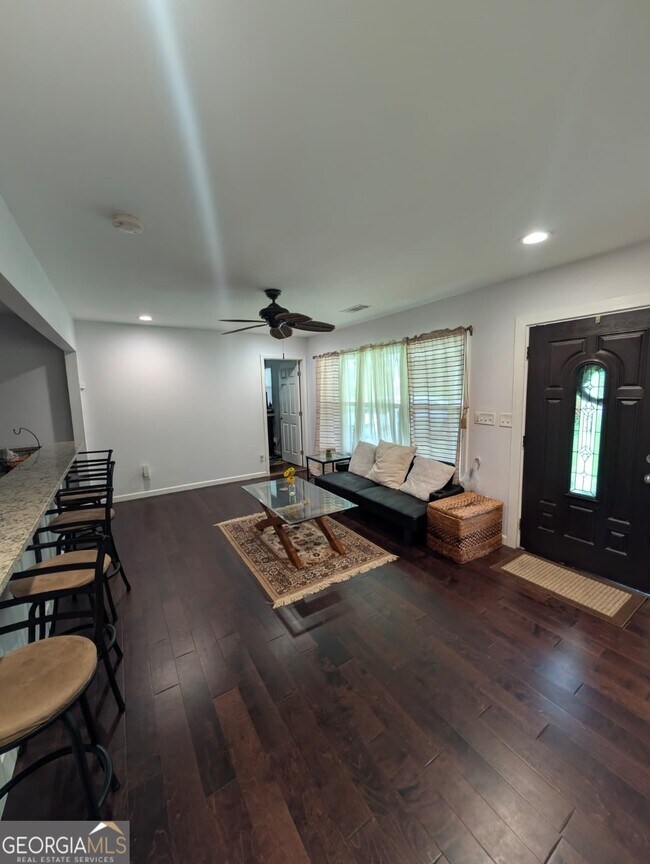 Building Photo - 3221 Bobolink Dr