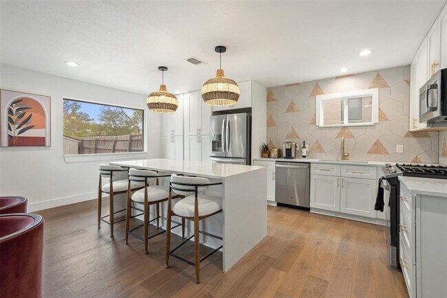 Foto del edificio - 3808 Leafield Dr