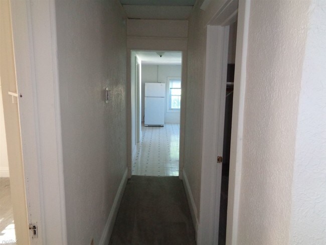 Building Photo - 2 br, 1 bath  - 424 E Prairie St #2
