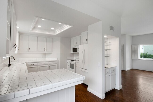 Foto del edificio - Coronado Island Lifestyle!  2 bed/2.5 bath...