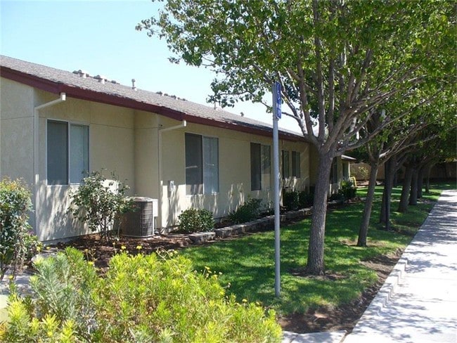 Building Photo - 200 E Sierra Ave