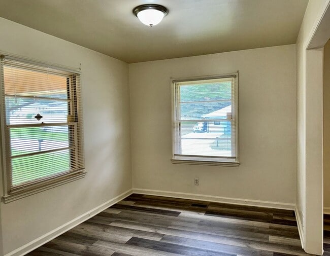 Building Photo - Updated 3 Bedroom Ranch with Huge Yard!
