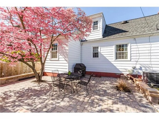 Building Photo - 3 BR / 2 BA Sunny renovated Cape Cod withi...