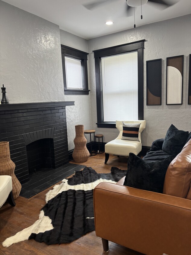 Living Roo - 5480 Claxton Ave