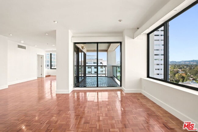 Foto del edificio - 10724 Wilshire Blvd