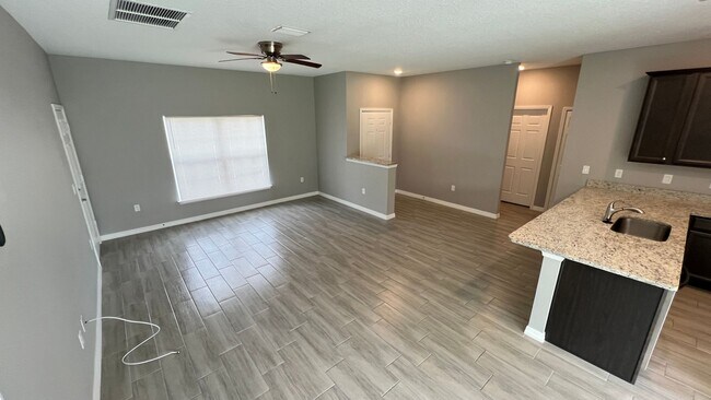 Foto del edificio - AWESOME 3 Bedroom, 2 Bathroom Home in Beautiful Palm Bay!!