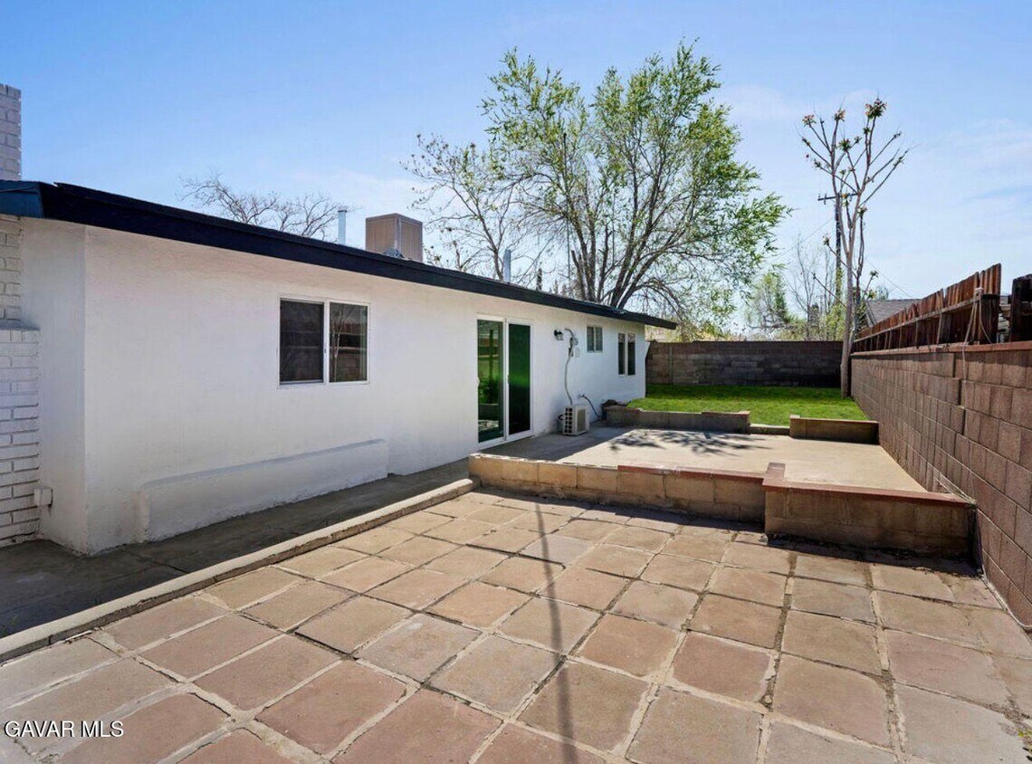 Building Photo - 44715 Gingham Ave