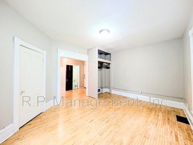 Building Photo - 2048 Carroll Ave
