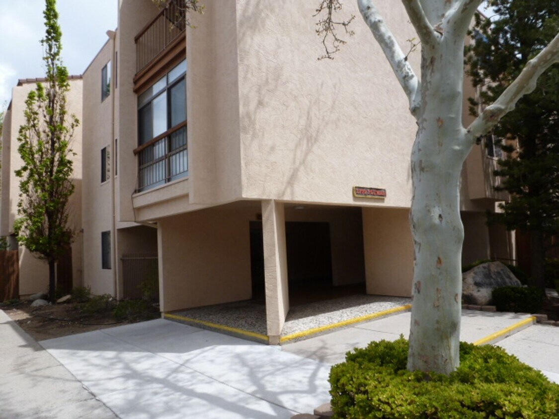 Primary Photo - Furnished One Bedroom Condo For Rent in So...