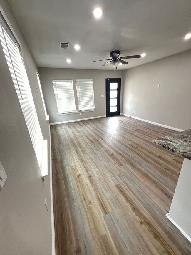 Foto del edificio - 5519 Arlington Park Dr