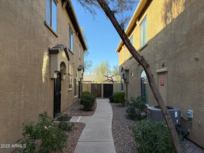 Foto del edificio - 2150 E Bell Rd