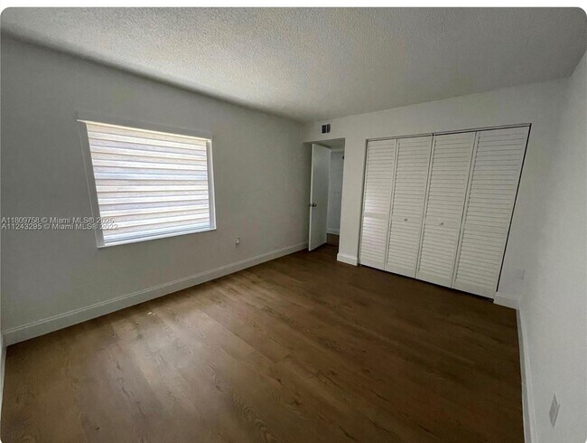 Foto del edificio - 9331 SW 4th St