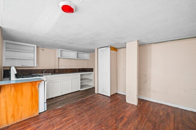 Foto del edificio - Cozy 1 Bedroom Apartment w/ Storage Space, Minutes from TTU & Downtown LBK