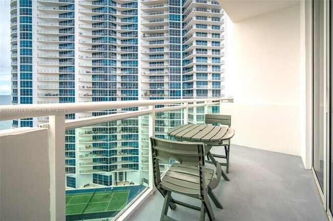 Foto del edificio - 3001 S Ocean Dr