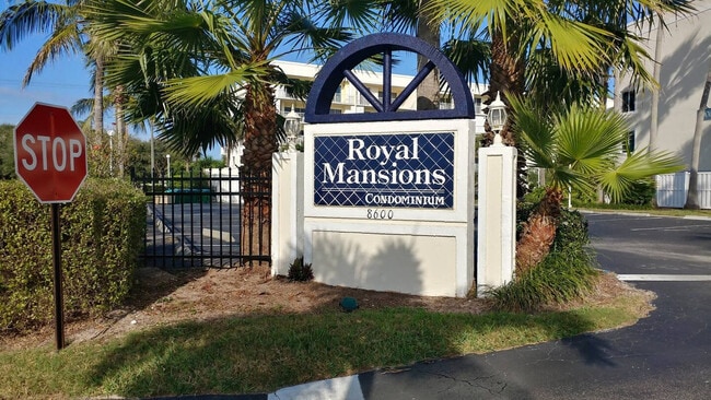 Building Photo - 8600 Ridgewood Ave