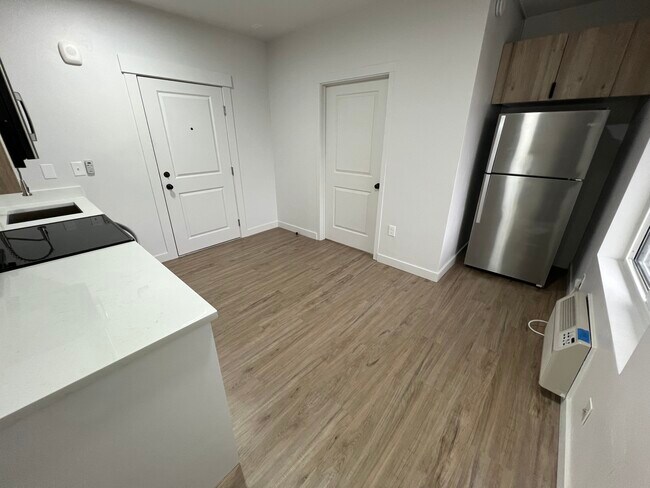 Building Photo - 404 E 5600 S