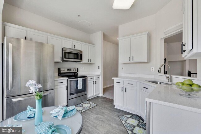 Building Photo - 20464 Cool Fern Sq
