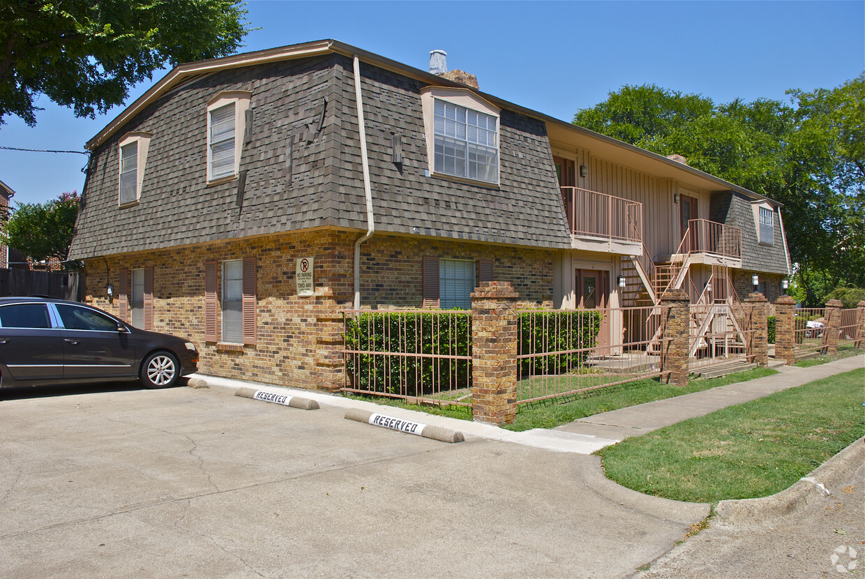 Primary Photo - 3437 Lovers Ln