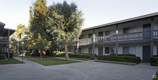 Building Photo - Seranado Fountain Apartments