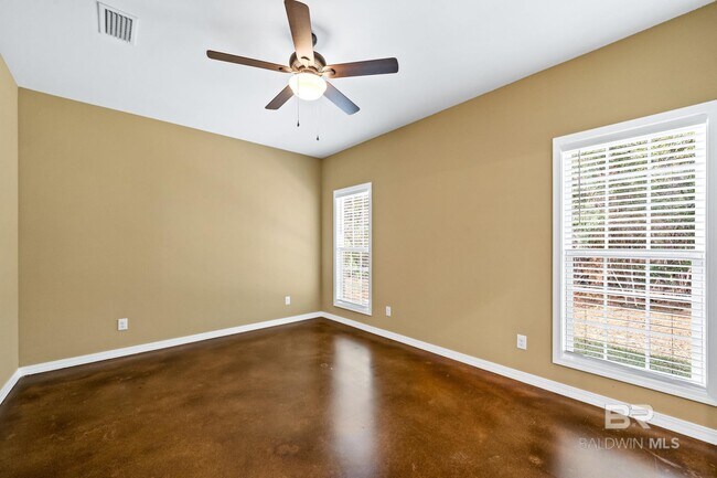 Building Photo - 33071 Stables Dr