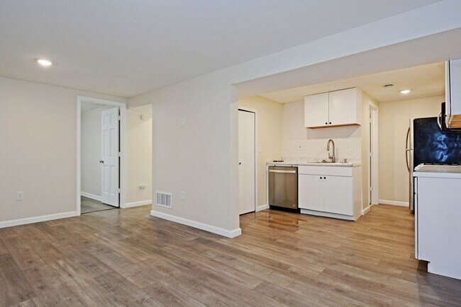 Building Photo - Beautiful 4-Bed 2-Bath Home For Rent in An...