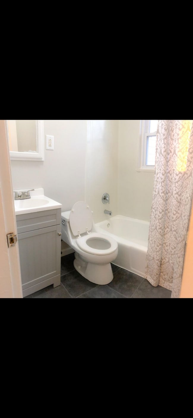 Photo - 44 Round Hill Rd House