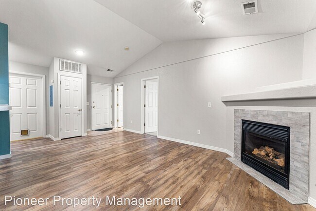 Building Photo - 2 br, 2 bath House - 7676 Depew St #204