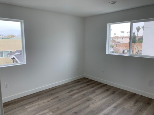 Foto del edificio - 967 1/2 N Wilton Pl