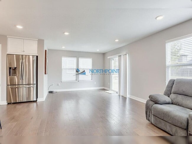 Foto del edificio - Spacious 4 beds 2.5 baths in Lees Summit