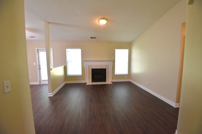 Building Photo - 847 Anchor Way NE
