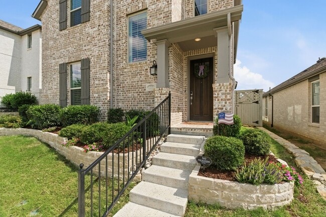 Building Photo - 2225 Elm Pl
