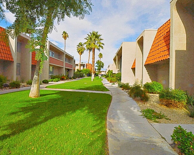 Foto del edificio - "Discover Your Oasis: Spacious 3-Bed Condo with Granite Touches in Palm Springs!"