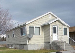 Building Photo - 445 Stegelmeier Ln