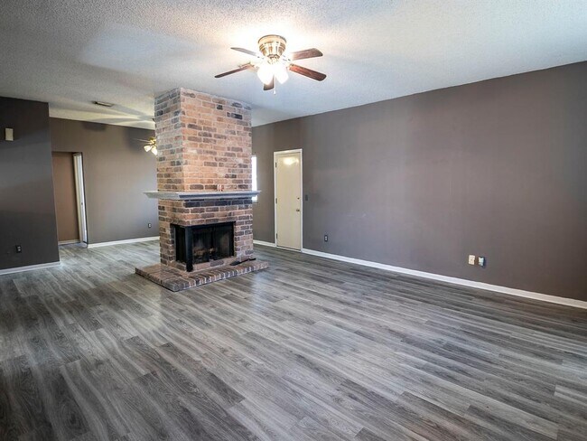 Building Photo - 2420 Shady Bend Dr