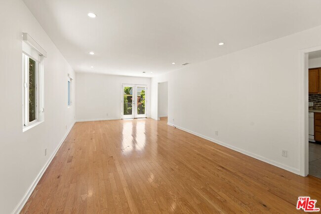 Foto del edificio - 653 Sunset Ave