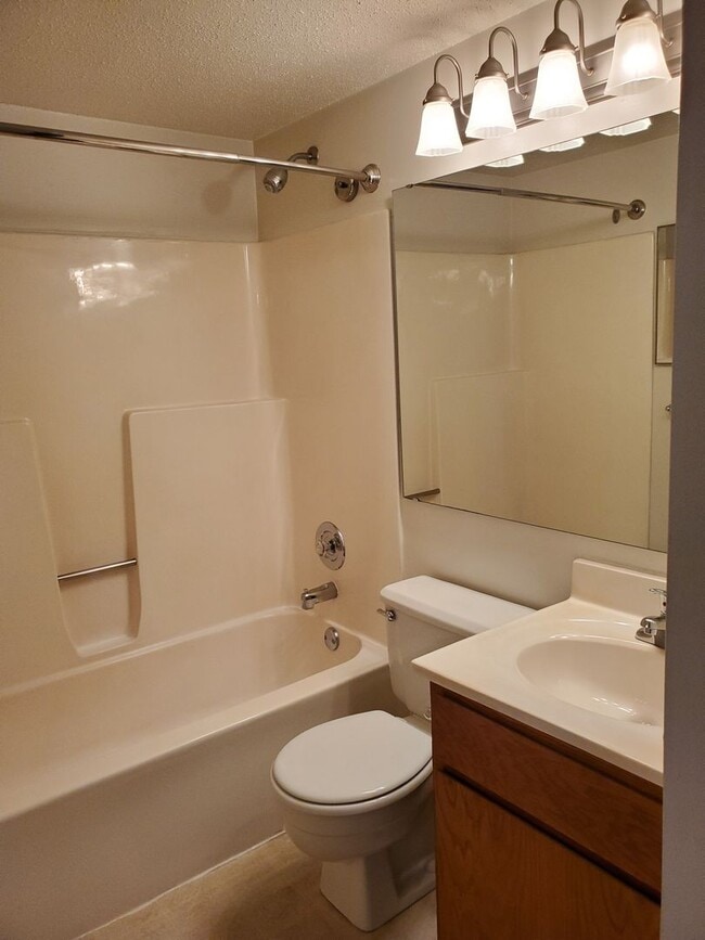 Interior Photo - Heatherbrook