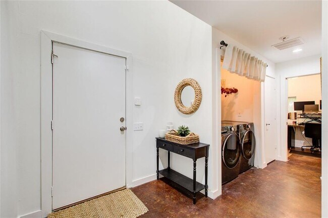 Foto del edificio - 241 Maynard Terrace SE