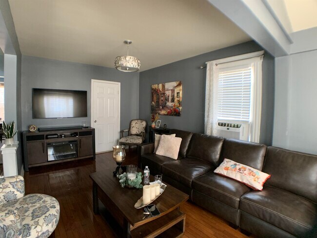 Foto del edificio - 219 Clendenny Ave