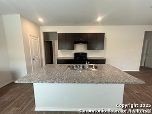 Foto del edificio - 141 Middle Grn Lp