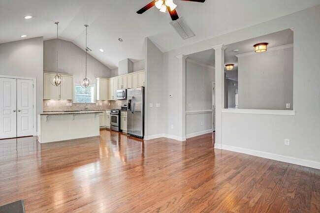 Foto del edificio - Don't miss this RARE opportunity! Spectacular 4 bed 3 bath RANCH style home Coming Soon!