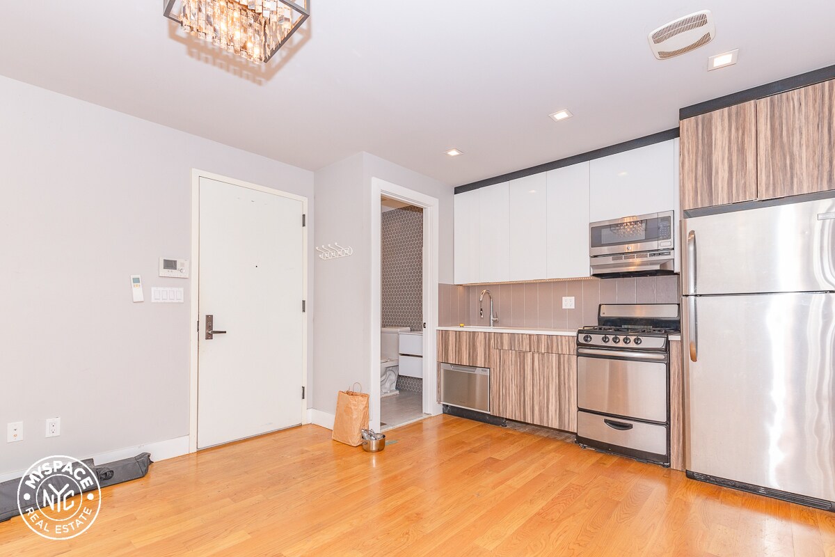 Primary Photo - 22 Fayette St
