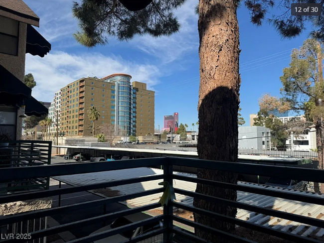 Foto del edificio - 1 Bedroom 1 1/2 Bath Near Las Vegas Strip