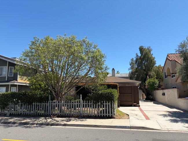 Building Photo - 2304 Voorhees Ave