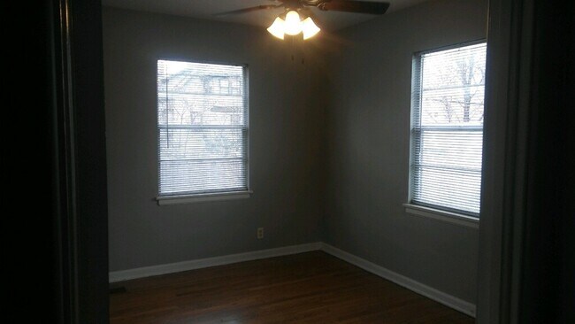 Building Photo - 1044 W 41st St