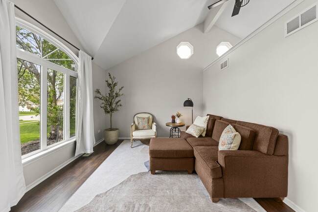 Building Photo - 16505 Timberview Dr