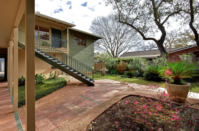 Building Photo - 1214 Nacogdoches Rd